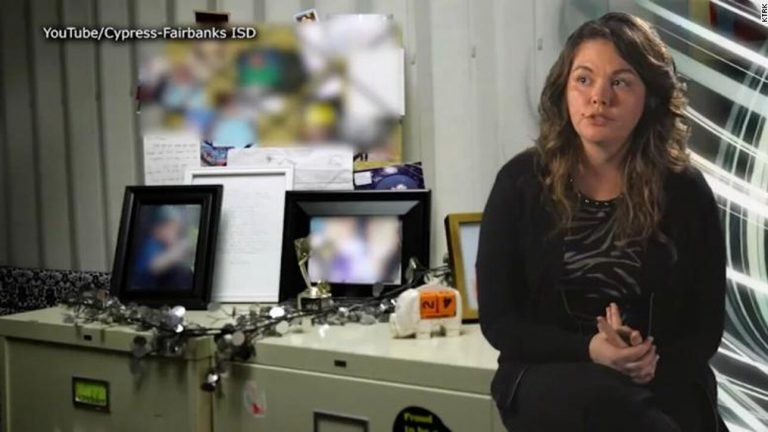 ΗΠΑ: Πήγε να εξετάσουν τον γιο της κλειδωμένο μέσα στο… πορτ-μπαγκάζ επειδή είχε κορωνοϊό