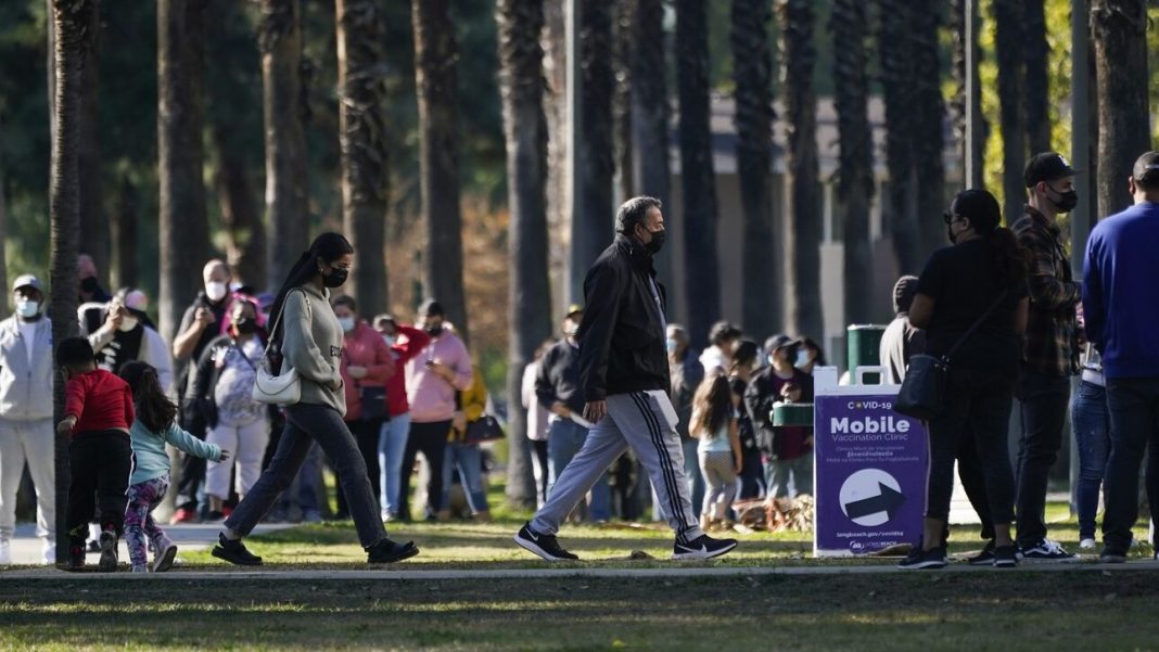 Παγκόσμιο ρεκόρ κρουσμάτων στις ΗΠΑ: Ένα εκατομμύριο νέοι φορείς κορωνοϊού μέσα σε 24 ώρες