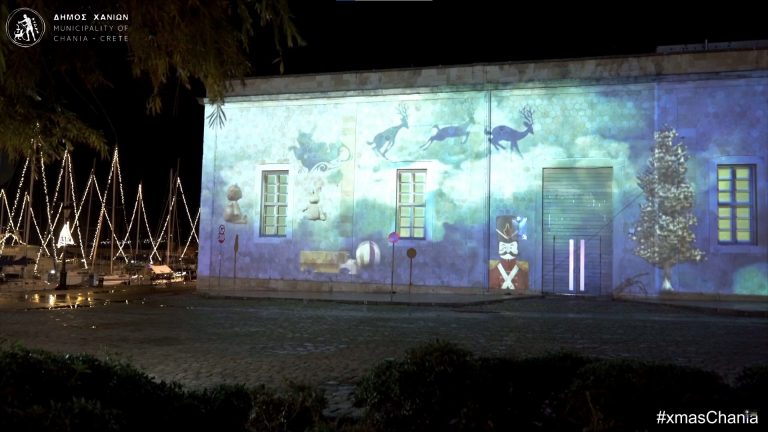 Έκλεψαν τις εντυπώσεις οι χριστουγεννιάτικες 3D προβολές στους τοίχους του Θεάτρου «Μίκης Θεοδωράκης»