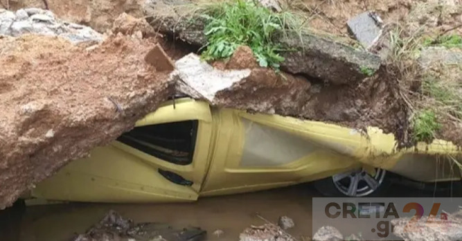 Τεράστιος τοίχος κατέρρευσε και συνέθλιψε δύο αυτοκίνητα (βίντεο)