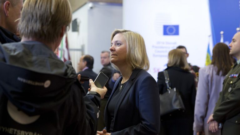 Θετική στον κορωνοϊό η πρωθυπουργός της Σουηδίας – Κύμα μολύνσεων με την υπογραφή της «Όμικρον»