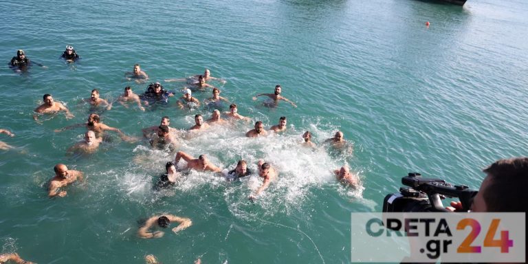 Περιπέτεια στα… Θεοφάνεια: Έχασαν τον Σταυρό – Αγωνιώδεις οι προσπάθειες των κολυμβητών