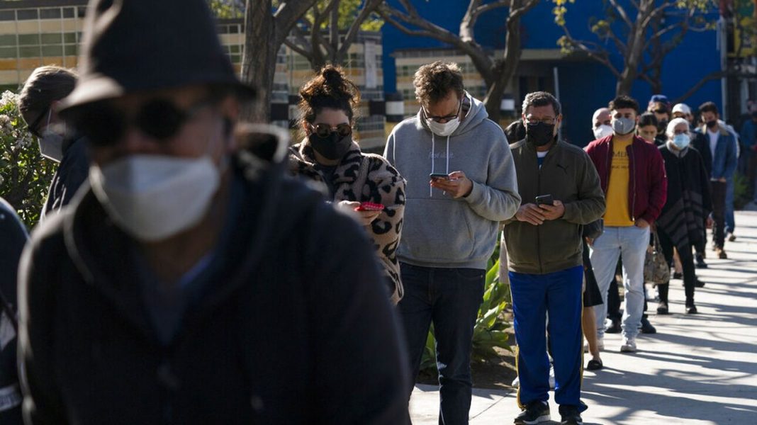 Νέο παγκόσμιο ρεκόρ έσπασαν οι ΗΠΑ: Σχεδόν 1 εκατομμύριο κρούσματα του κορωνοϊού σε μια μέρα