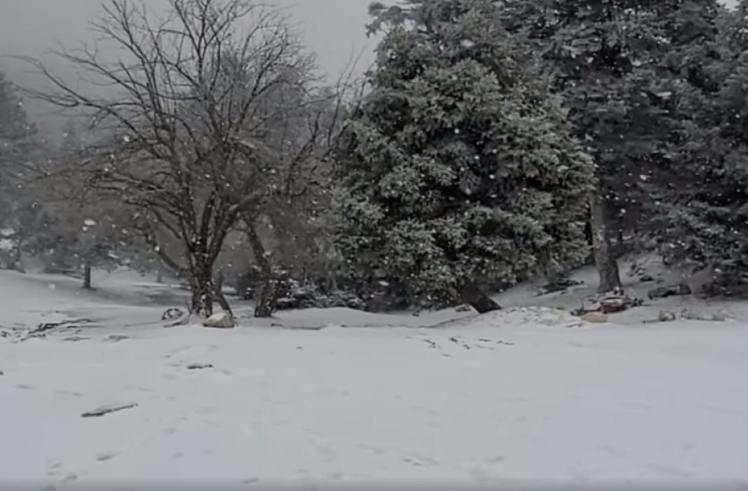 Κακοκαιρία Ελπίς: Χιονίζει σε Πάρνηθα, Πεντέλη και Υμηττό