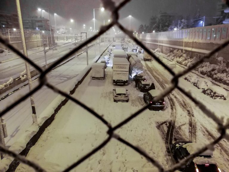 Καιρός: Χιόνι στην Αττική και τσουχτερό κρύο