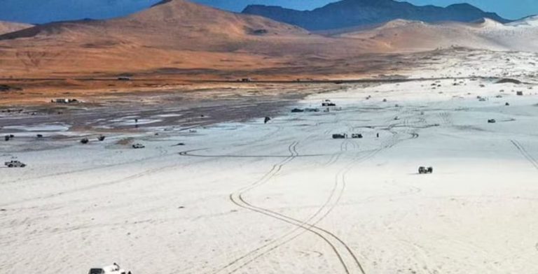 Σαουδική Αραβία: Χιόνισε στην έρημο – Θερμοκρασίες κάτω από το μηδέν