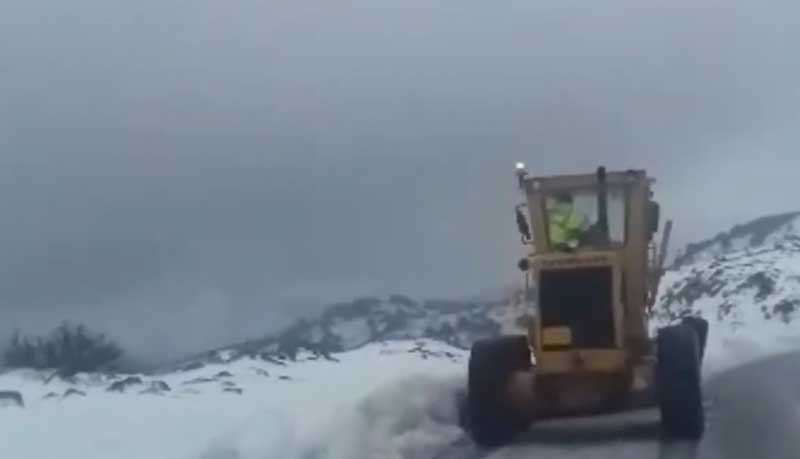 Κρήτη: Κλειστοί δρόμοι λόγω χιονιού – Στέλνει μηχανήματα ο δήμος