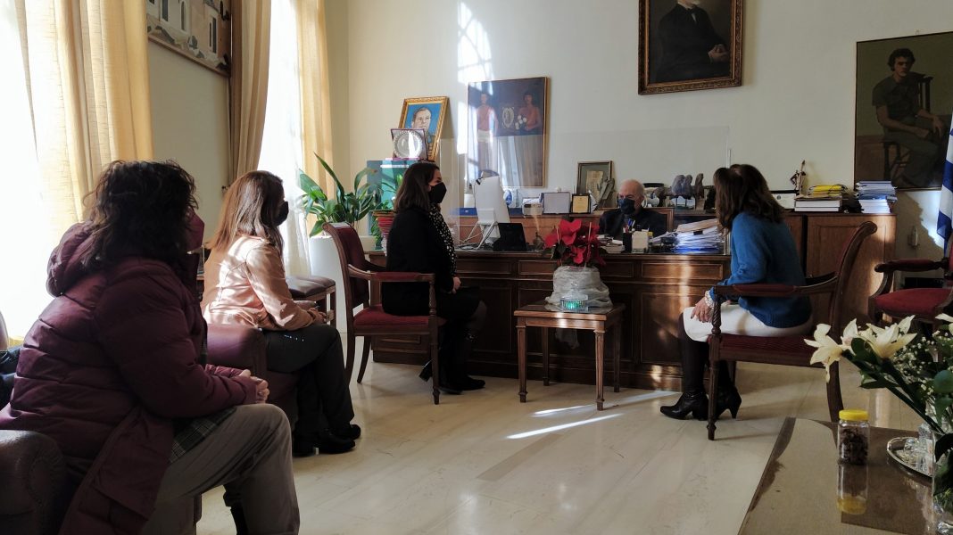 Με το Σύλλογο Μονογονεϊκών Οικογενειών συναντήθηκε ο Δήμαρχος Ηρακλείου