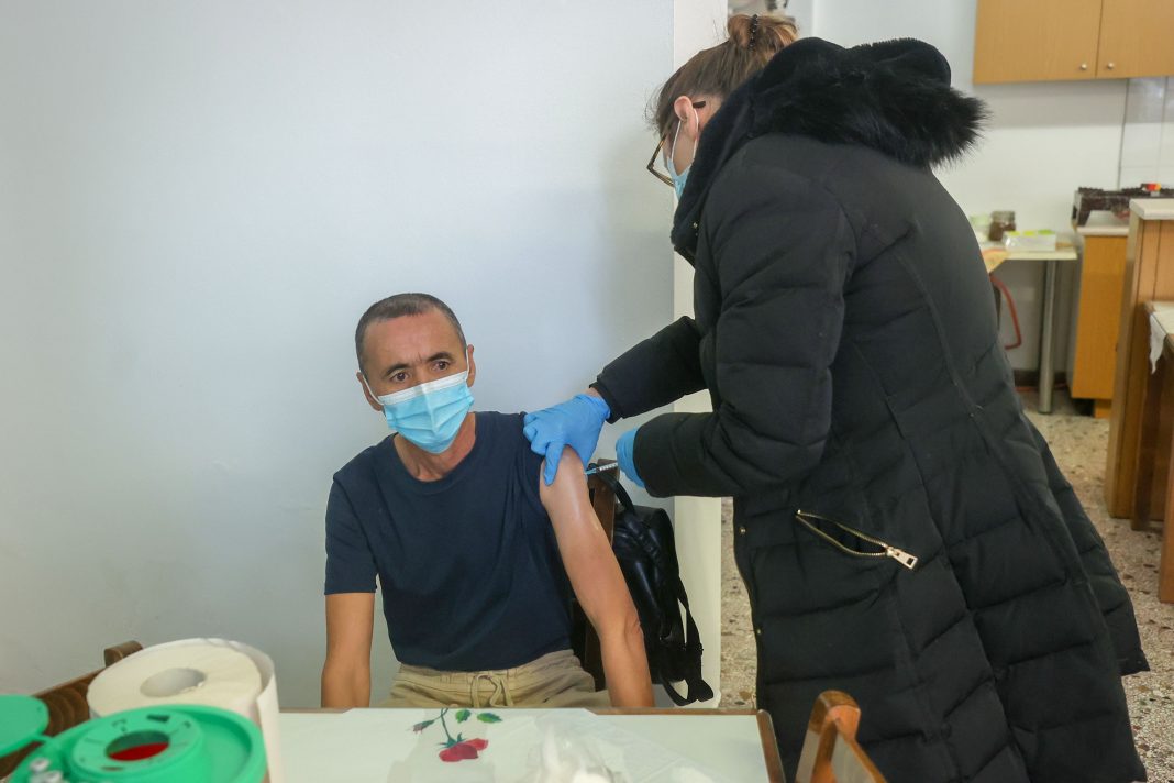 Hράκλειο: Ξεκίνησε ο εμβολιασμός των προσφύγων