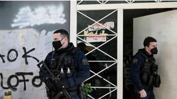 Ιωάννινα: Τρεις συλλήψεις σε έφοδο της αστυνομίας σε συνδέσμους οπαδών