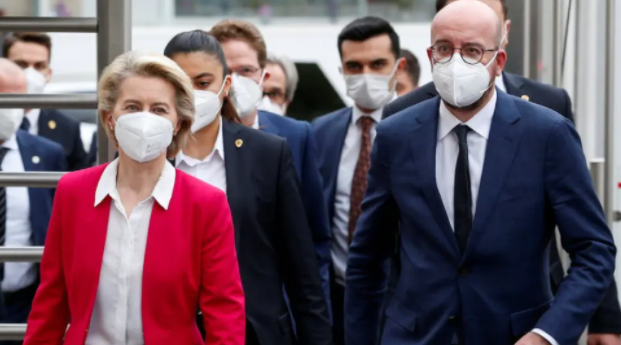 Πόλεμος στην Ουκρανία: Καταδικάζουν την «αδικαιολόγητη επίθεση της Ρωσίας» Φον ντερ Λάιεν και Σαρλ Μισέλ