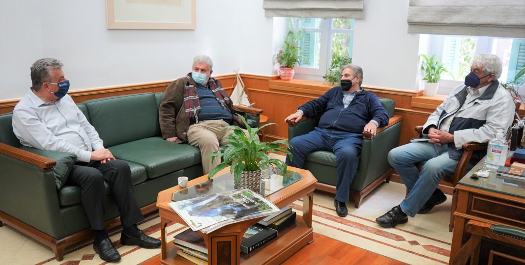 Συνάντηση Στ. Αρναουτάκη με στελέχη της Πανελλήνιας Ομοσπονδίας Κρητικών Συλλόγων