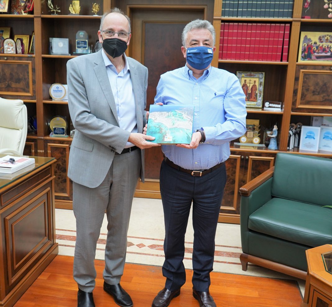 Συνάντηση Περιφερειάρχη με τον Πρόεδρο της Ελληνικής Ομοσπονδίας Καλαθοσφαίρισης