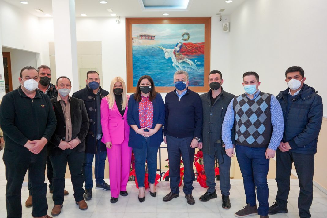 Με εκπροσώπους του επισιτισμού συναντήθηκε ο Περιφερειάρχης Κρήτης