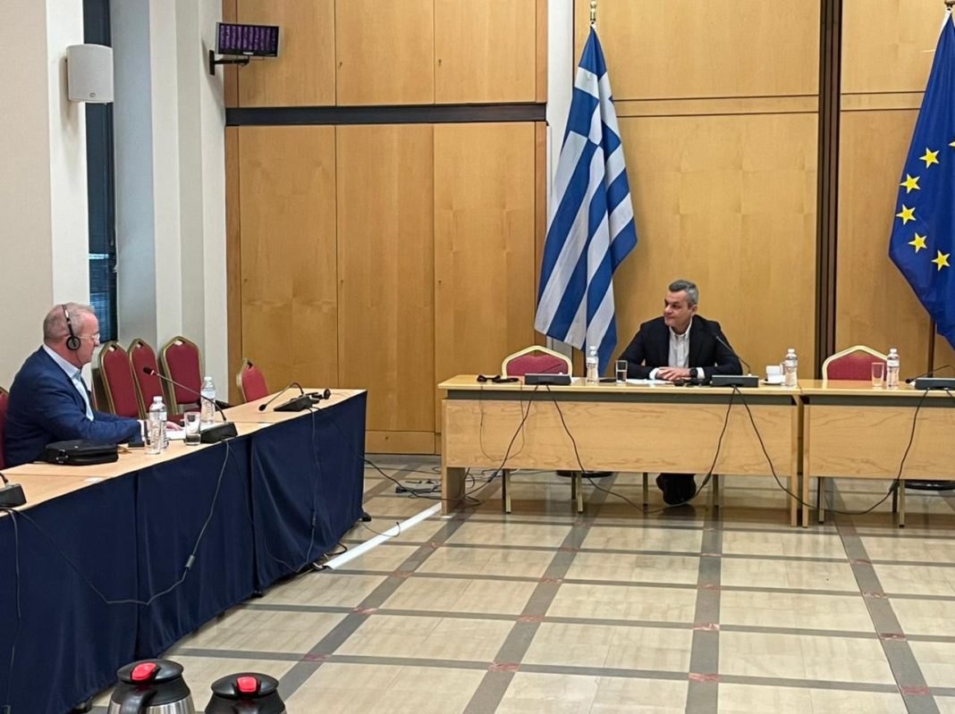 Μετανάστευση, άμυνα και περιφερειακά θέματα στο επίκεντρο συνάντησης του Χάρη Μαμουλάκη με τον Mark Pritchard