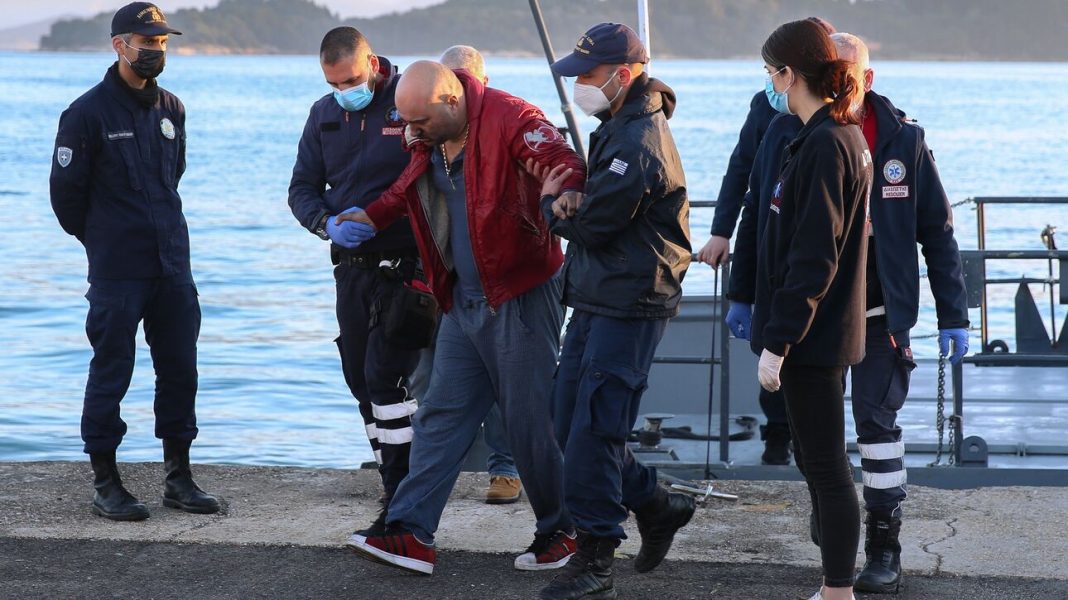 Πλακιωτάκης: Υπάρχουν ακόμα μικρές εστίες φωτιάς στο πλοίο