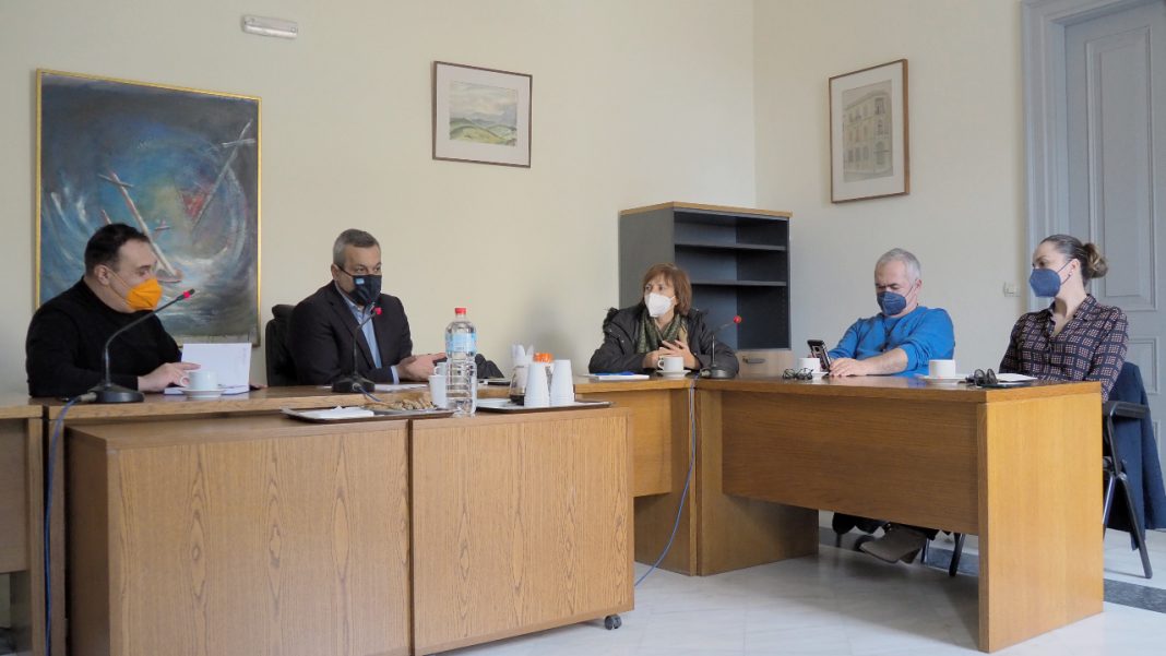 Ο Προαστιακός Ηρακλείου και οι αναπτυξιακές προκλήσεις της Κρήτης στο επίκεντρο της συνάντησης