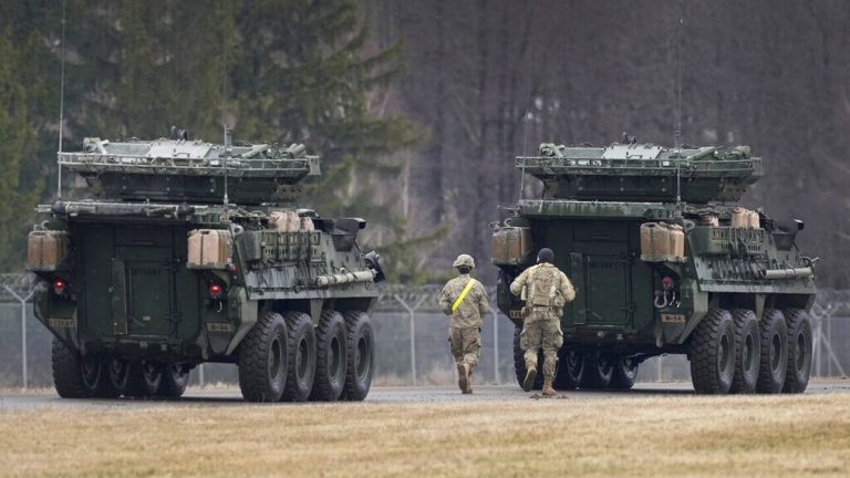 Η Ουκρανία προετοιμάζεται στρατιωτικά – Παρέλαβε πυραυλικά συστήματα Stinger και πυρομαχικά