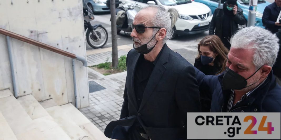 «Δεν θέλω εκδίκηση, αλλά δικαίωση», λέει ο πατέρας του Άλκη Καμπανού μετά την παραπομπή σε δίκη των κατηγορούμενων