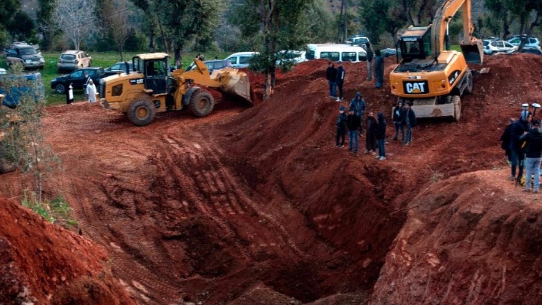 Μαρόκο: Διασώστες και γιατροί προσπαθούν να προσεγγίσουν τον 5χρονο που παγιδεύτηκε σε πηγάδι