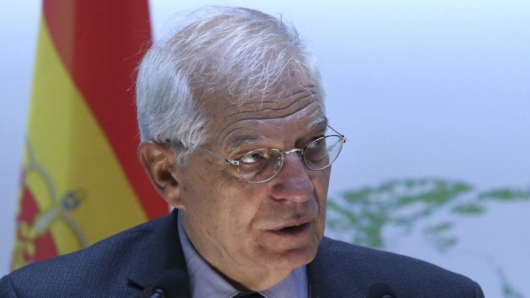 Ουκρανική κρίση – Μπορέλ: Σήμερα η απόφαση για τις πρώτες κυρώσεις στη Ρωσία