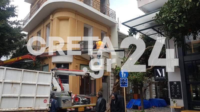 Ηράκλειο: Δέντρο έπεσε σε καφετέρια – Αναστάτωση στο κέντρο