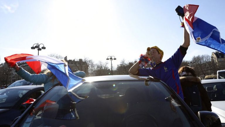 Γαλλία: Προσαγωγές και πρόστιμα σε διαδηλωτές – Προς τις Βρυξέλλες οδεύει το «κομβόι της ελευθερίας»