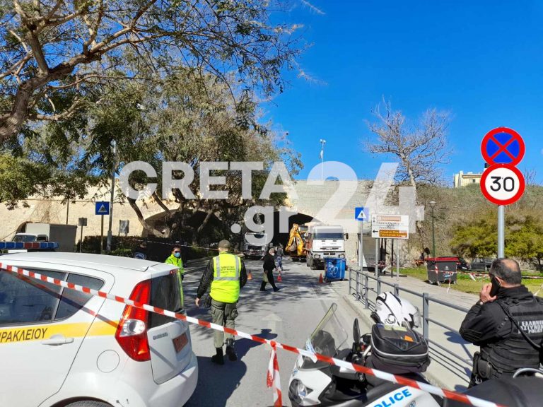 Ηράκλειο: Ξεκίνησαν οι εργασίες αποκατάστασης στην Καινούρια Πόρτα (εικόνες)