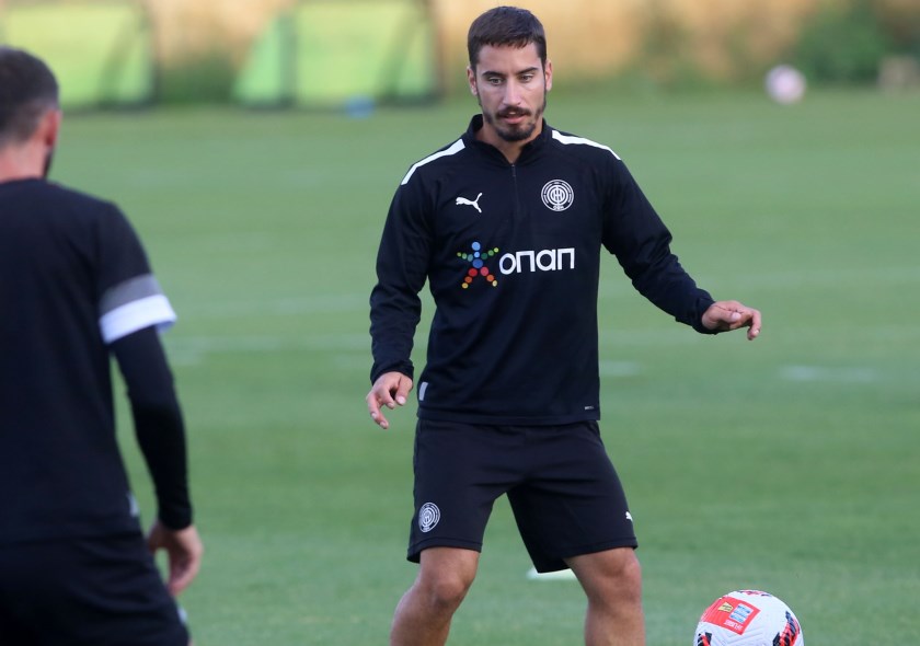 oficretefc_korovesis_training Κοροβέσης: «Δύσκολο ματς, πρέπει να πάμε για το αποτέλεσμα»