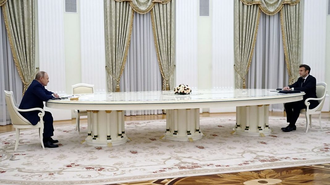 Ουκρανική κρίση: Τηλεφωνική επικοινωνία Μακρόν – Πούτιν