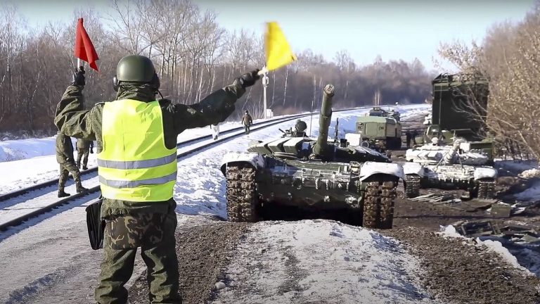 Ουκρανική κρίση: Η Ρωσία αυξάνει τις δυνάμεις της στα σύνορα – Ζελένσκι: «Μετακίνηση, όχι απόσυρση»