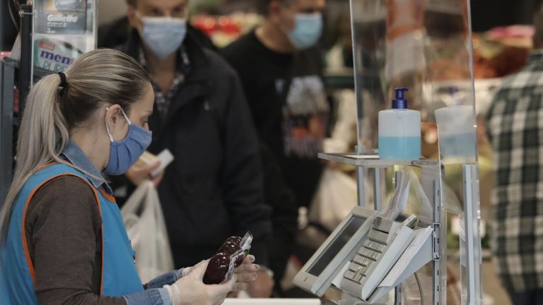 Στον… θεό οι τιμές στη Ρωσία: Άλμα έως 40% σε μία εβδομάδα σε ζάχαρη, πάνες και κρεμμύδια