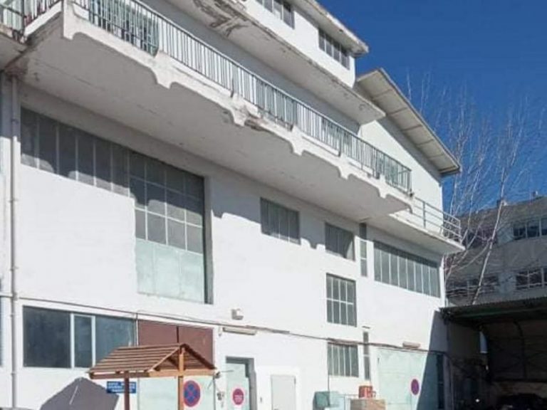 Ακατάλληλο το σχολείο όπου φοιτούν παιδιά με αυτισμό, καταγγέλλουν γονείς – Συστεγάζεται με βιοτεχνίες