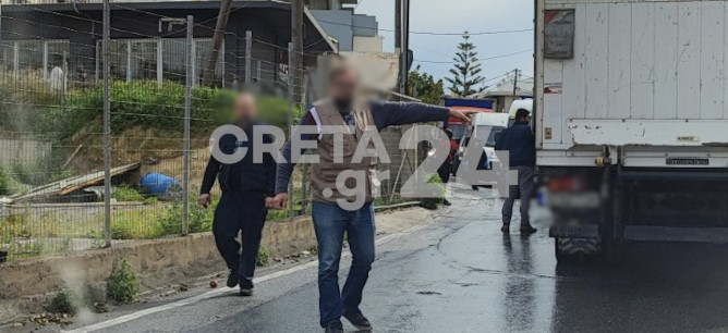 Hράκλειο: Μετωπική σύγκρουση φορτηγού με αυτοκίνητο – Εγκλωβίστηκε 43χρονος οδηγός
