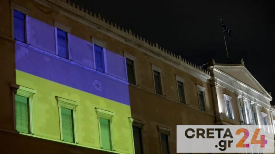 Με τη σημαία της Ουκρανίας φωταγωγείται η Βουλή των Ελλήνων