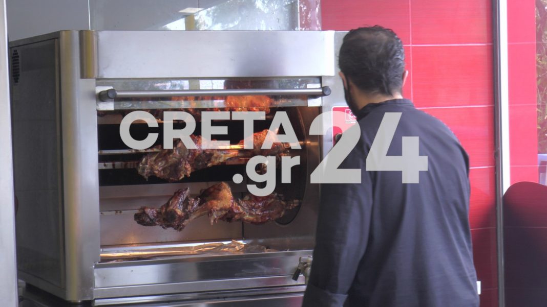 Κρήτη: Πήραν «φωτιά» οι ψησταριές και τα delivery – Γεμάτα τα ψητοπωλεία (εικόνες)