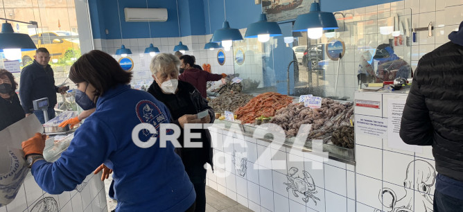 Ηράκλειο – Καθαρά Δευτέρα: Ουρές σε ιχθυοπωλεία και φούρνους (εικόνες)