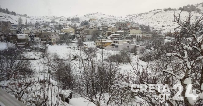 Μισό μέτρο χιόνι έφερε στ’ Ανώγεια ο «Φίλιππος» (εικόνες)