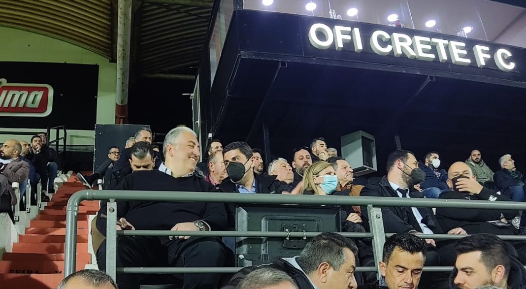 Με την σύζυγο του είδε ΟΦΗ στο «Γεντί Κουλέ» ο υφυπουργός Αθλητισμού (εικόνες)