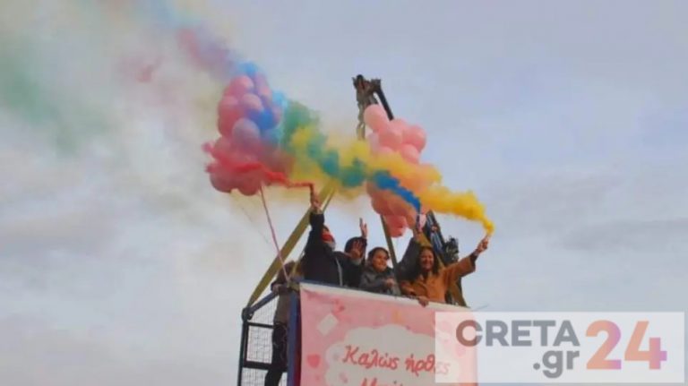 Συγγενείς επιστράτευσαν γερανό για να δουν το νεογέννητο της οικογένειας