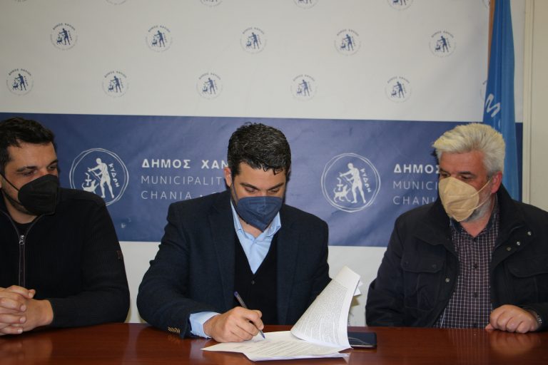 Νέα έργα αναπλάσεων και βελτίωσης προσβασιμότητας από τον Δήμο Χανίων σε δύο πλατείες της πόλης