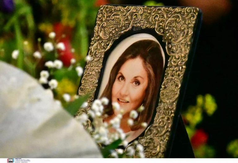 Έλσα Παπαδημητρίου: Η κηδεία και το τελευταίο αντίο – Διαδοχικές οι στιγμές συγκίνησης