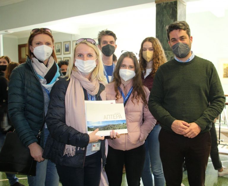 Στο Δημαρχείο Χανίων εκπαιδευτικοί και μαθητές από το πρόγραμμα ERASMUS