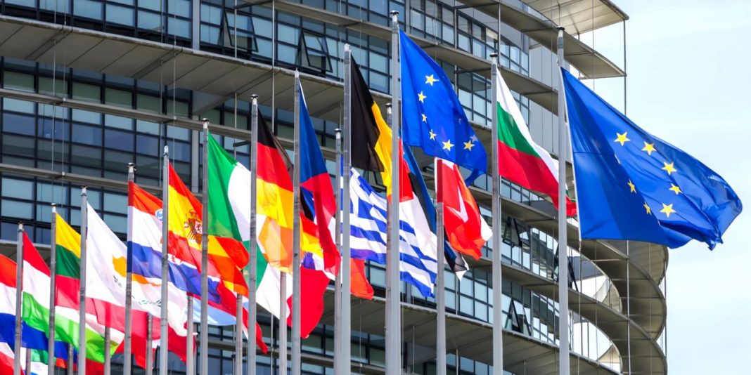 Bloomberg: Έρχεται πακέτο δισ. της Ε.Ε. για τη χρηματοδότηση ενέργειας και άμυνας