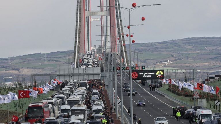 Τουρκία: Εγκαινιάστηκε η νέα κρεμαστή γέφυρα στα Δαρδανέλλια