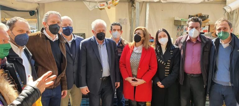 Κλιμάκιο του ΠΑΣΟΚ-ΚΙΝΑΛ στην Βαρβάκειο αγορά