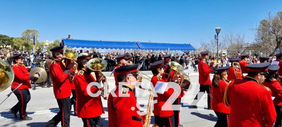 25η Μαρτίου: Με λαμπρότητα η παρέλαση στο Ηράκλειο (εικόνες)