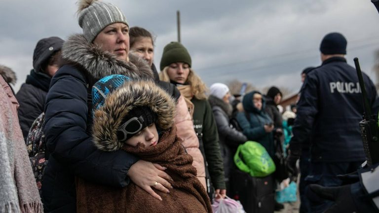 Πόλεμος Ουκρανία: Ενεργοποίηση της οδηγίας για εργασία εκτοπισμένων στην ΕΕ – Όλα τα μέτρα στήριξης