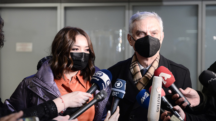 Έφτασε στην Ελλάδα ο Μανώλης Ανδρουλάκης: «Σας ευχαριστώ όλους» είπε ο γενικός πρόξενος στην Μαριούπολη