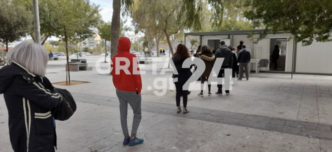 Ηράκλειο: Ουρές ξανά στο σταθερό σημείο του ΕΟΔΥ στο κέντρο